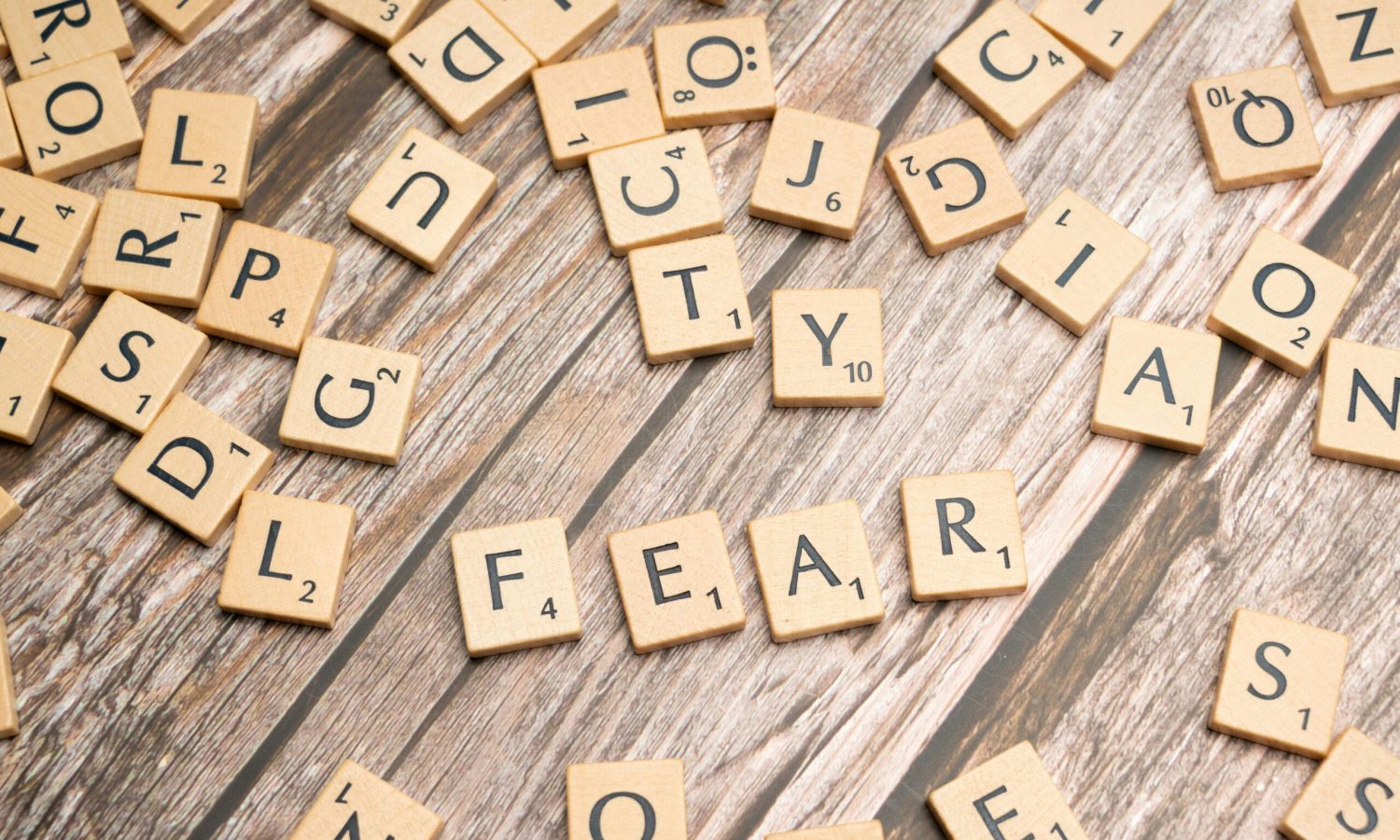 Desafiando el miedo: palabras de empoderamiento en el scrabble